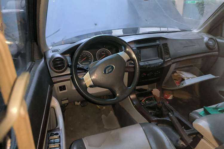 Used Foday Lion F16 2013 2.4L Gasoline Two-Wheel Drive Luxury Extended Version 4G64S4N Steering Wheel