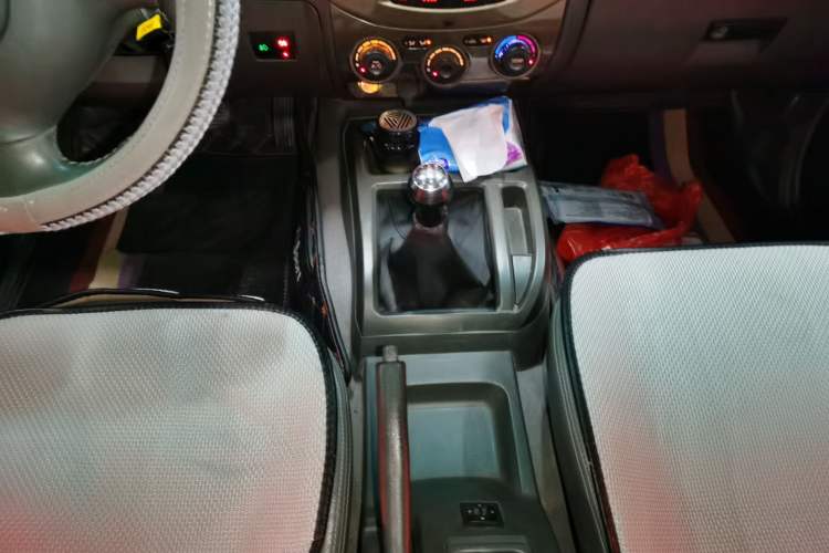 Used Foday Lion F16 2013 2.0T Diesel Two-Wheel Drive Entry-Level 4F20TC1 Gear Lever