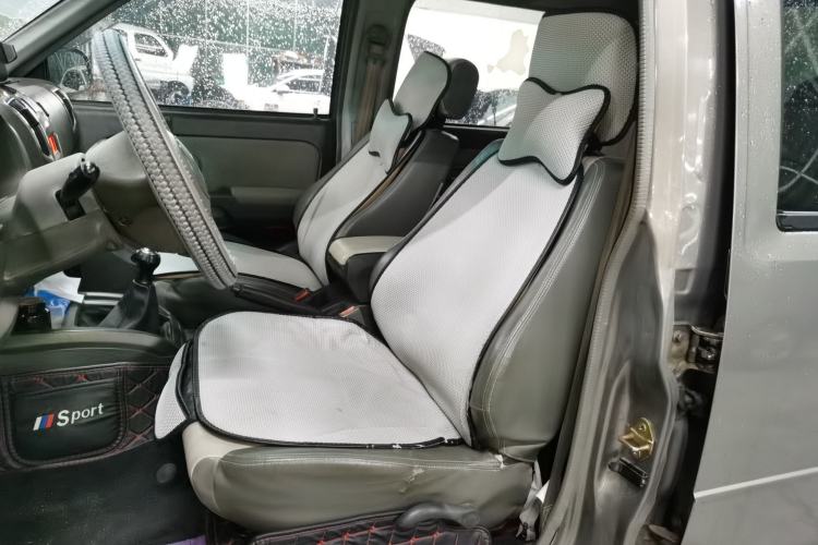 Used Foday Lion F16 2013 2.0T Diesel Two-Wheel Drive Entry-Level 4F20TC1 Left Front Seat