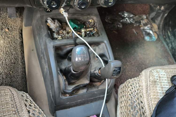 Used Foday Lion F16 2013 2.8T Diesel Two-Wheel-Drive Luxury Version CA4D28C4-1 Gear Lever