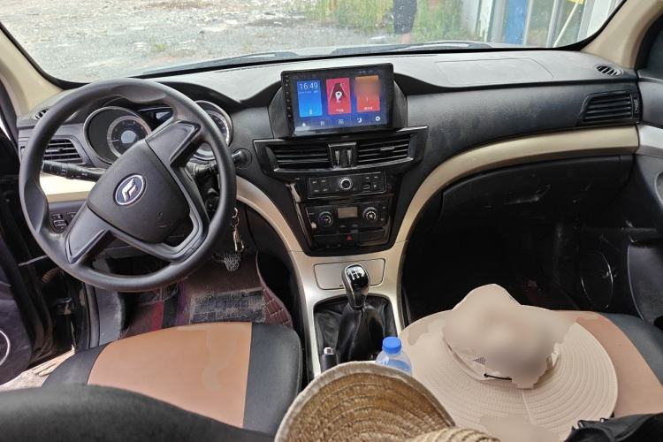 Used Foday Lion F22 2015 1.9T Two-Wheel Drive Diesel Standard Version D19TCID1 Center Console