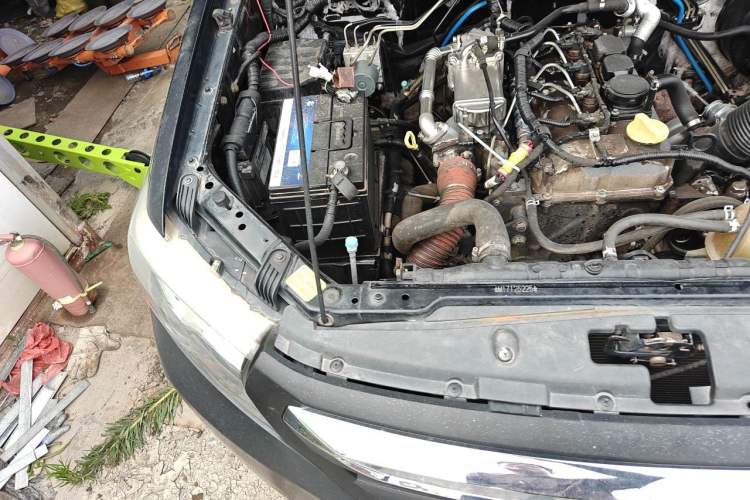 Used Foday Lion F22 2015 1.9T Two-Wheel Drive Diesel Standard Version D19TCID1 Engine Bay Right