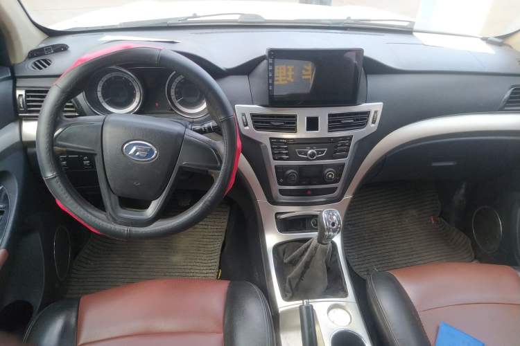 Used Foday Lion F22 2015 2.4L Two-Wheel-Drive Gasoline Standard Version 4G69S4N Center Console