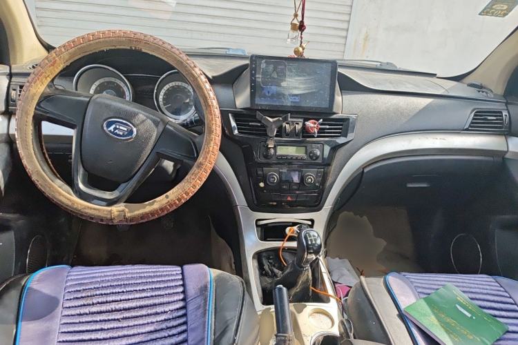 Used Foday Lion F22 2015 1.9T Two-Wheel Drive Diesel Standard Version D19TCID1 Center Console