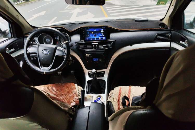 Used Foday Lion F22 2015 1.9T Two-Wheel Drive Diesel Standard Version D19TCID1 Center Console