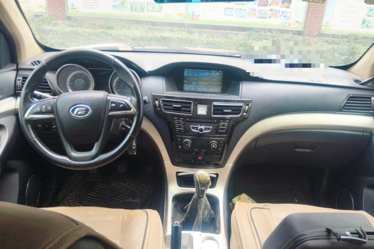 Used Foday Lion F22 2015 1.9T Two-Wheel Drive Diesel Luxury Version D19TCID1 Center Console