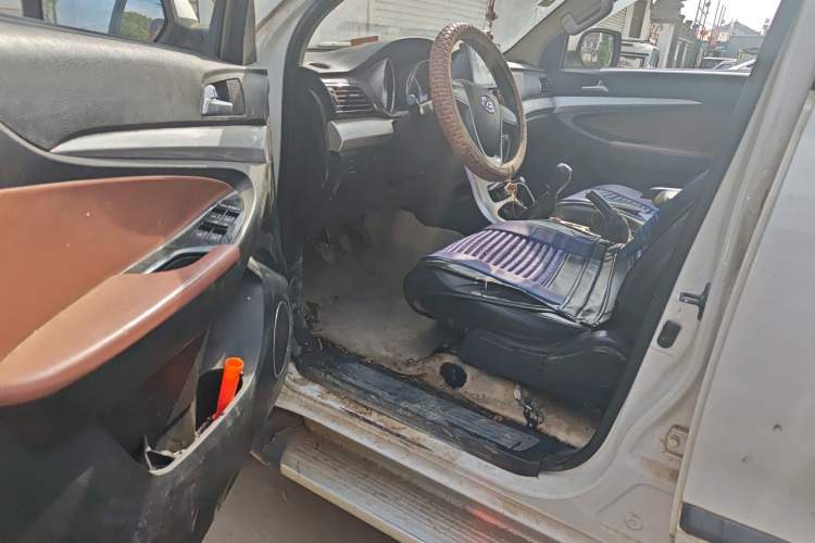 Used Foday Lion F22 2015 1.9T Two-Wheel Drive Diesel Standard Version D19TCID1 Driver Seat
