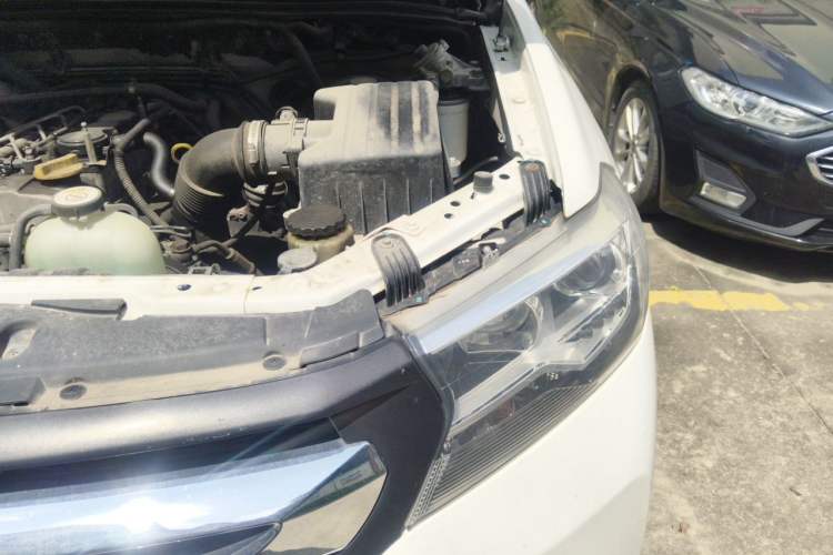 Used Foday Lion F22 2015 1.9T Two-Wheel Drive Diesel Luxury Version D19TCID1 Engine Bay Left