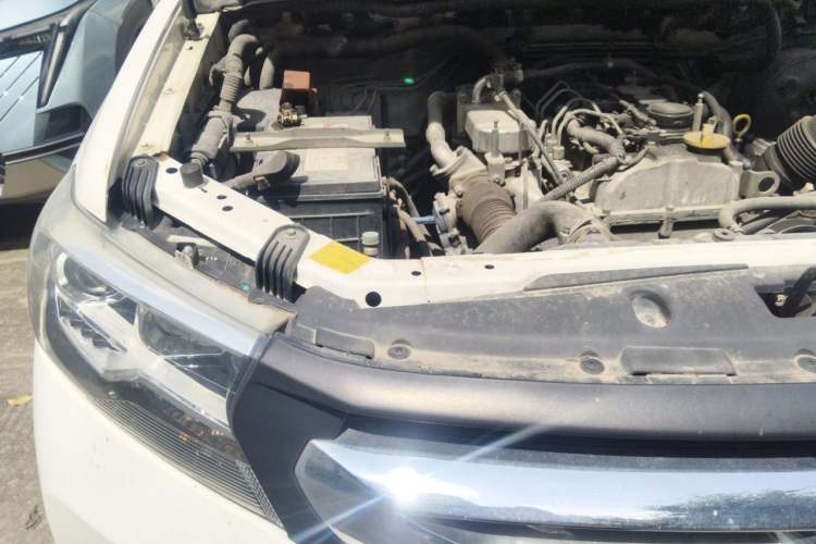 Used Foday Lion F22 2015 1.9T Two-Wheel Drive Diesel Luxury Version D19TCID1 Engine Bay Right