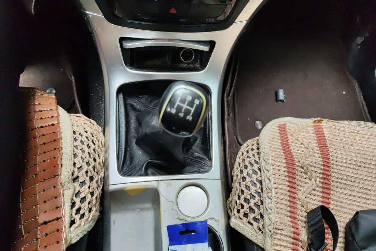 Used Foday Lion F22 2015 1.9T Two-Wheel Drive Diesel Standard Version D19TCID1 Gear Lever