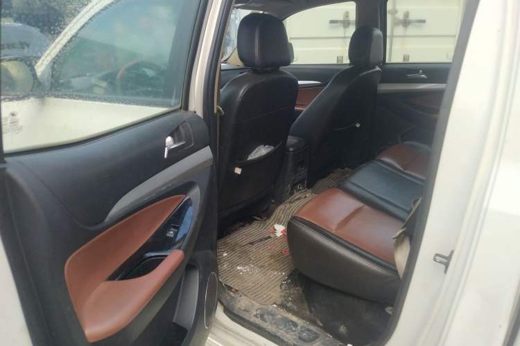 Used Foday Lion F22 2015 2.4L Two-Wheel-Drive Gasoline Standard Version 4G69S4N Left Rear Seat