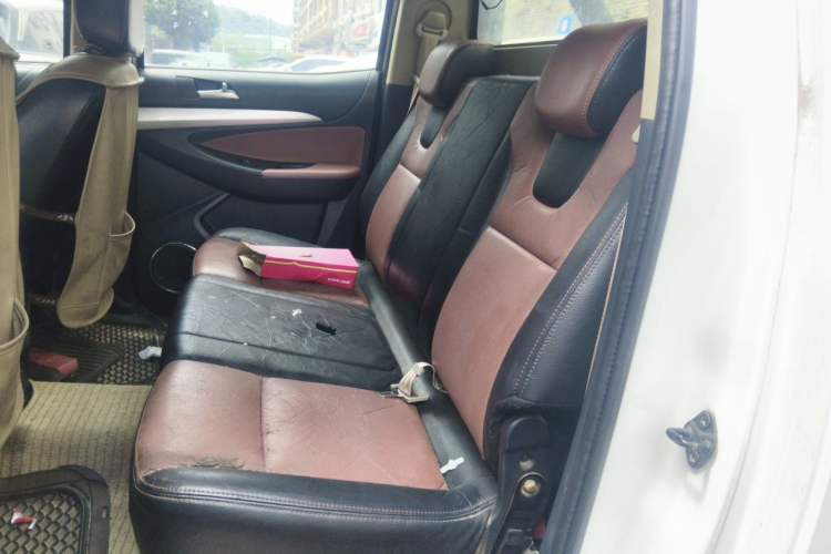 Used Foday Lion F22 2015 1.9T Two-Wheel Drive Diesel Luxury Version D19TCID1 Left Rear Seat