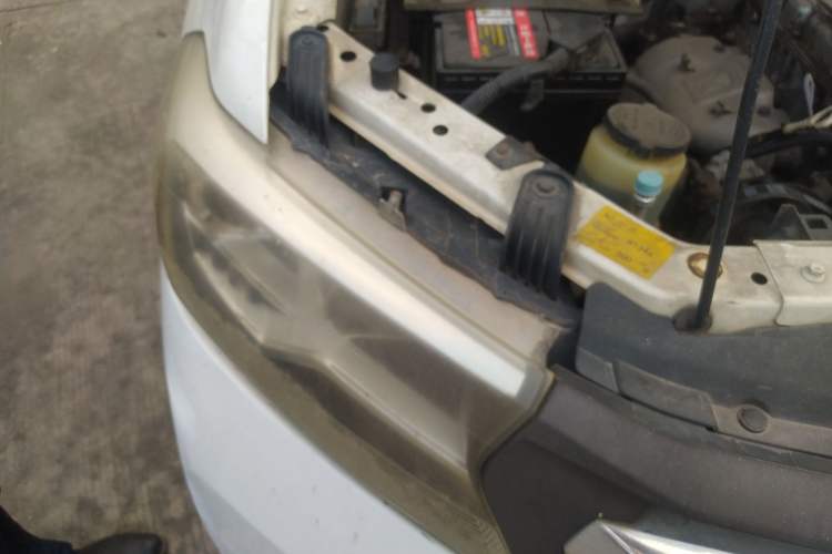 Used Foday Lion F22 2015 2.4L Two-Wheel-Drive Gasoline Standard Version 4G69S4N Right Front Headlight