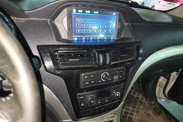Used Foday Lion F22 2017 1.9T Two-Wheel Drive Diesel China V Emission Standard Advanced Long-Wheelbase Version D19TCIE2 Audio And AC Panel