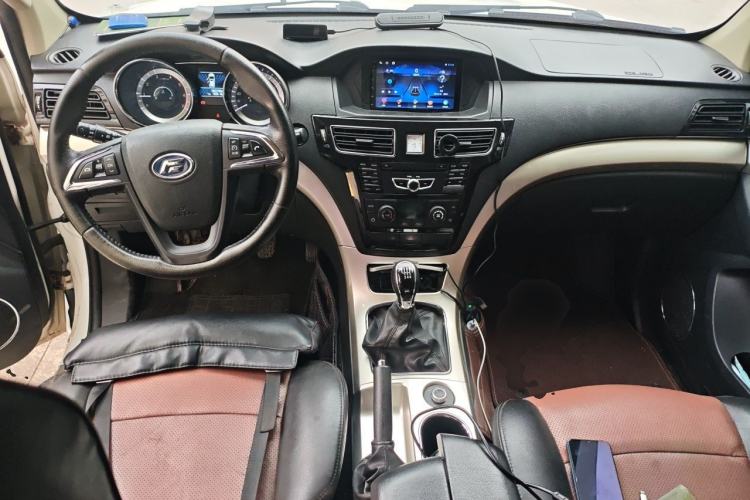 Used Foday Lion F22 2017 1.9T Four-Wheel Drive Diesel China V Emission Standard Flagship Extended Version D19TCIE2 Center Console