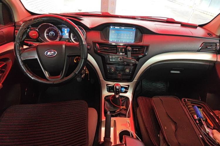 Used Foday Lion F22 2017 1.9T Two-Wheel Drive Diesel China V Emission Standard Advanced Long-Wheelbase Version D19TCIE2 Center Console