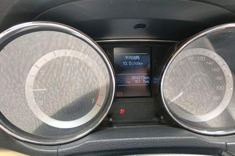 Used Foday Lion F22 2017 1.9T Two-Wheel Drive Diesel China V Flagship Extended Version D19TCIE2 Odometer Close Up