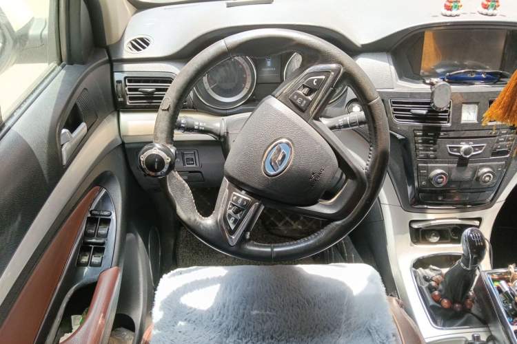 Used Foday Lion F22 2017 1.9T Two-Wheel Drive Diesel China V Flagship Extended Version D19TCIE2 Steering Wheel