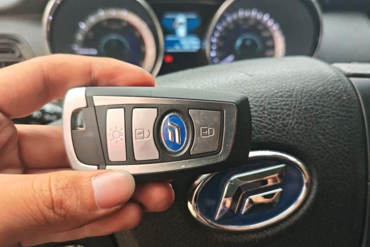 Used Foday Lion F22 2017 1.9T Four-Wheel Drive Diesel China V Emission Standard Flagship Extended Version D19TCIE2 Vehicle Key