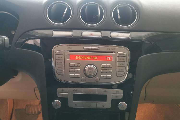 Used Ford 2008 2.3L 7-Seater Luxury Version Audio And AC Panel