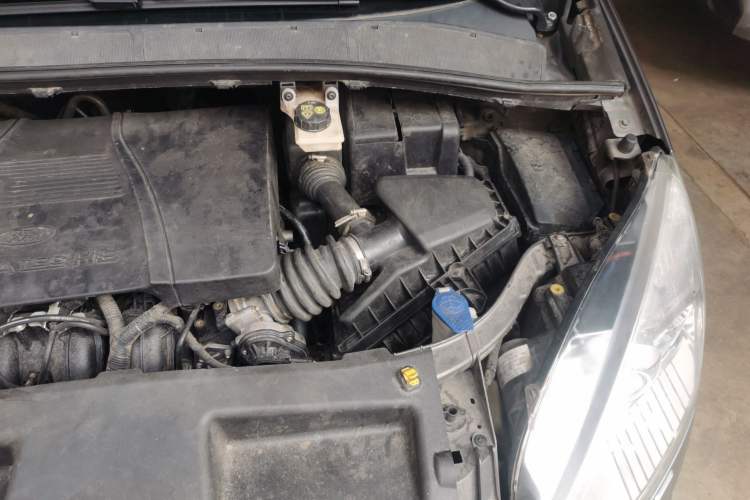 Used Ford 2008 2.3L 7-Seater Luxury Version Engine Bay Left