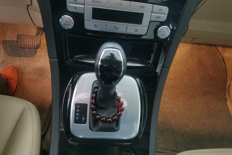 Used Ford 2008 2.3L 7-Seater Luxury Version Gear Lever