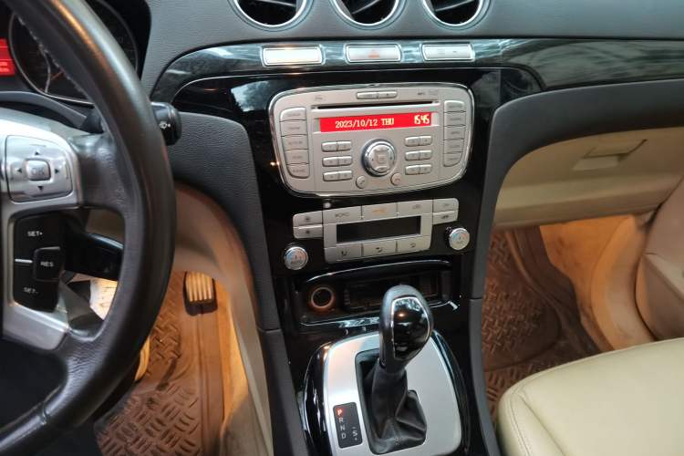 Used Ford 2008 2.3L 7-Seater Luxury Version Audio And AC Panel
