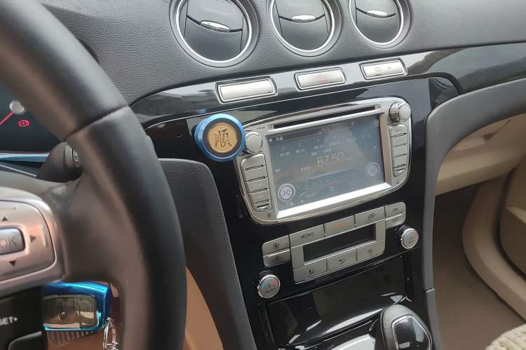 Used Ford 2008 2.3L 7-Seater Luxury Version Audio And AC Panel
