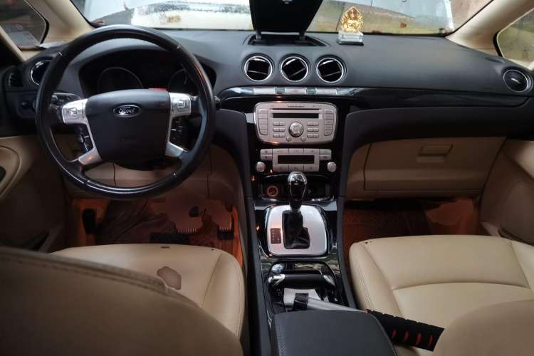 Used Ford 2008 2.3L 7-Seater Luxury Version Center Console