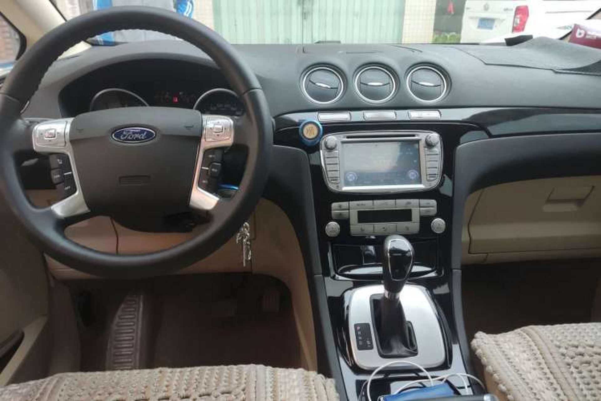 Used Ford 2008 2.3L 7-Seater Luxury Version Center Console