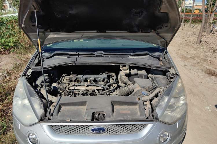 Used Ford 2008 2.3L 7-Seater Luxury Version Engine Bay