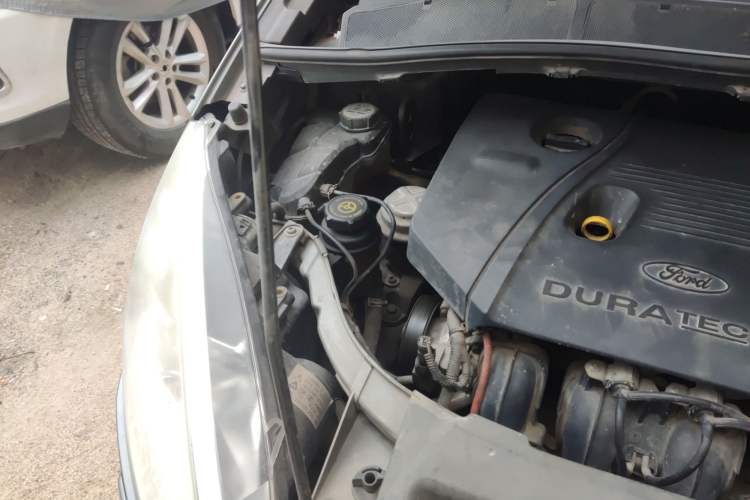 Used Ford 2008 2.3L 7-Seater Luxury Version Engine Bay Right