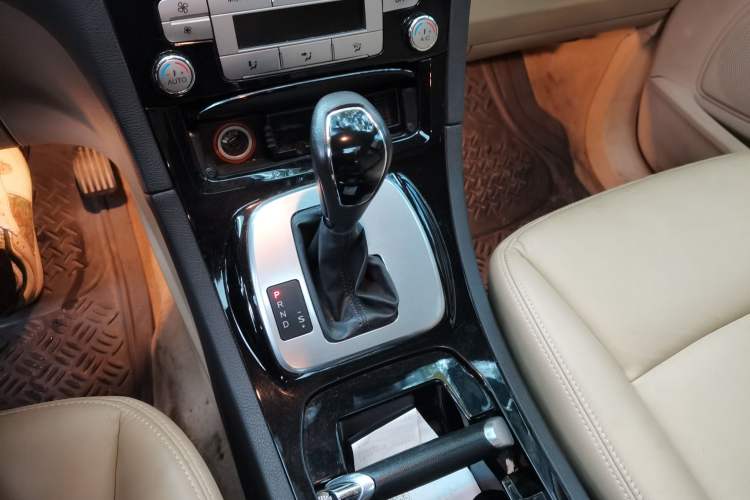Used Ford 2008 2.3L 7-Seater Luxury Version Gear Lever