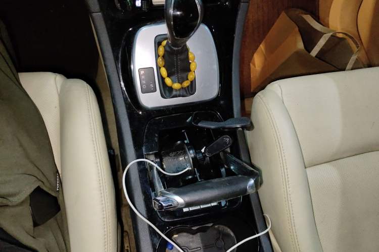 Used Ford 2008 2.3L 7-Seater Luxury Version Gear Lever