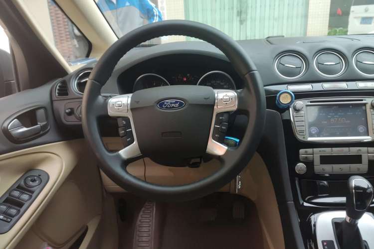 Used Ford 2008 2.3L 7-Seater Luxury Version Steering Wheel