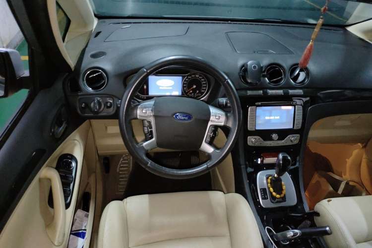 Used Ford 2008 2.3L 7-Seater Luxury Version Steering Wheel