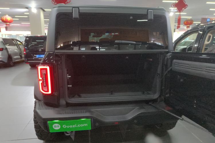 Used Ford Bronco 2024 2.3T Diamond Edition Trunk