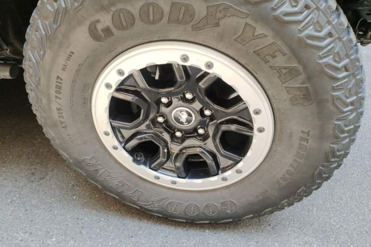 Used Ford Bronco  Right Front Wheel Hub