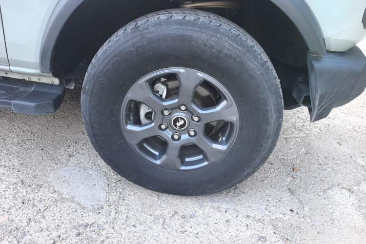 Used Ford Bronco  Right Front Wheel Hub