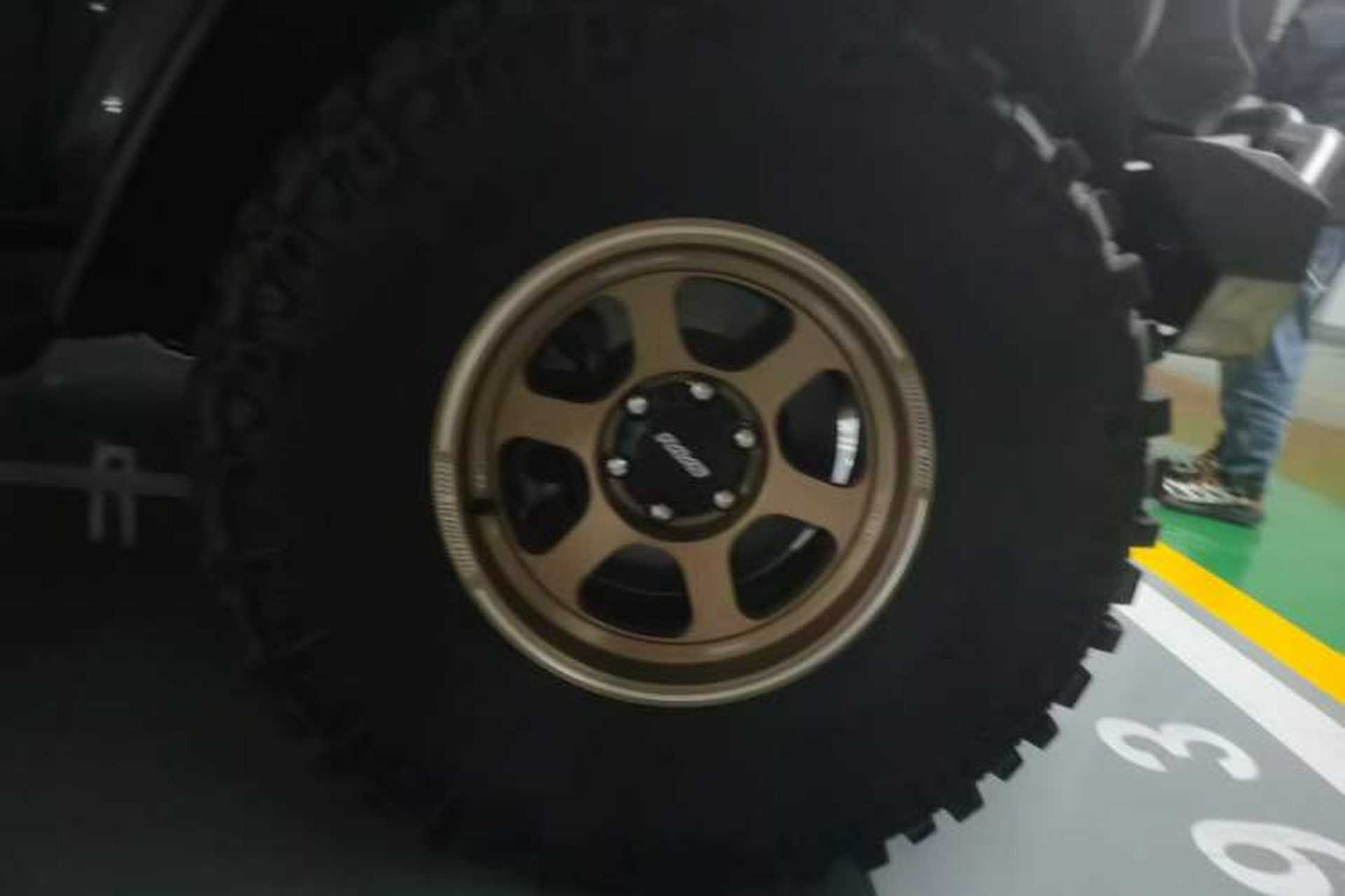 Used Ford Bronco  Right Front Wheel Hub
