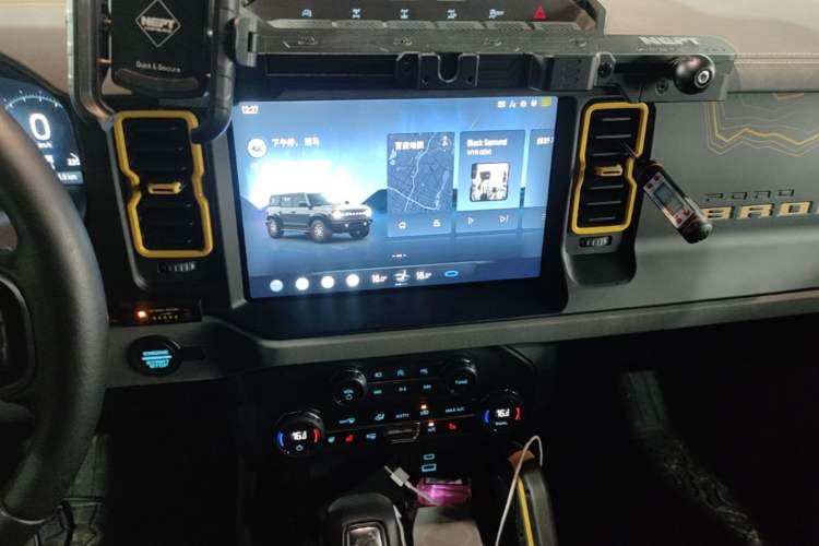 Used Ford Bronco 2024 2.3T Wilderness Audio And AC Panel