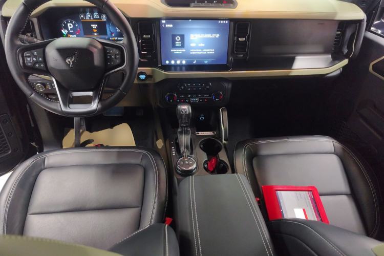 Used Ford Bronco 2024 2.3T Long Beach Center Console
