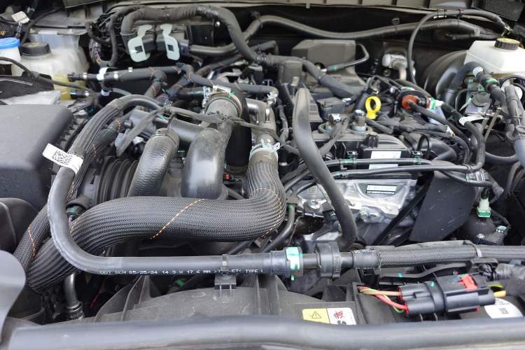 Used Ford Bronco 2024 2.3T Diamond Edition Engine Bay Right