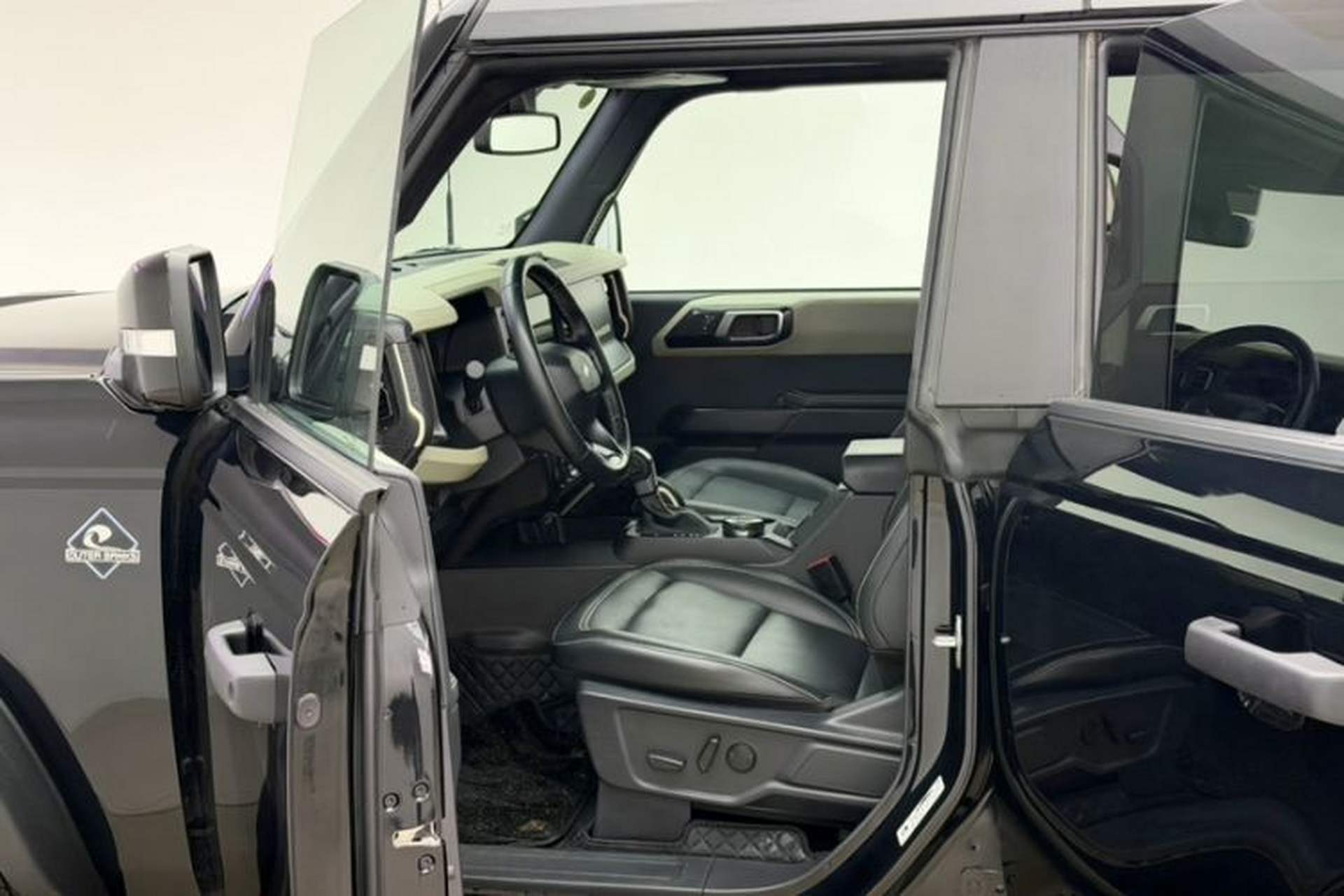 Used Ford Bronco 2024 2.3T Long Beach Interior 3