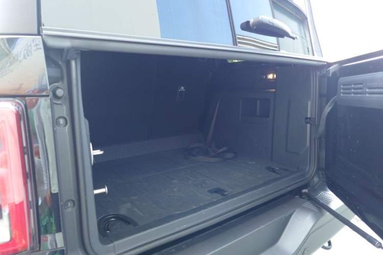 Used Ford Bronco 2024 2.3T Diamond Edition Trunk