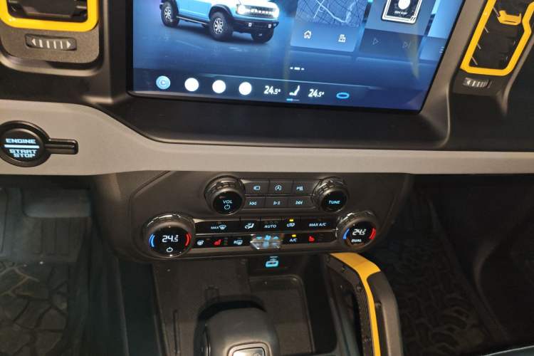 Used Ford Bronco 2024 2.3T Wilderness Audio And AC Panel