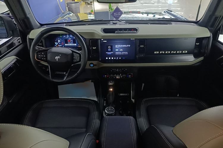 Used Ford Bronco 2024 2.3T Long Beach Center Console