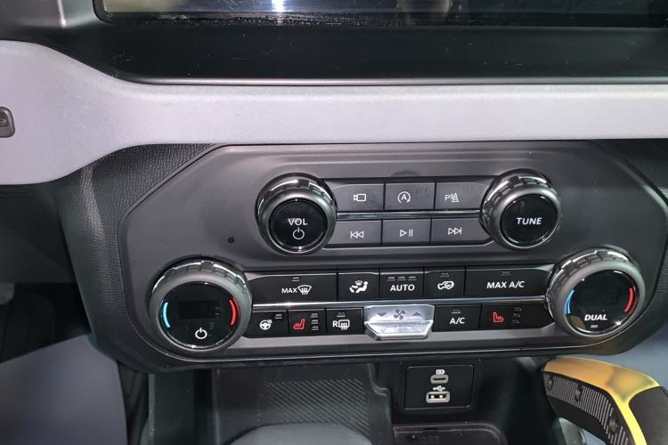 Used Ford Bronco 2024 2.3T Wilderness Audio And AC Panel