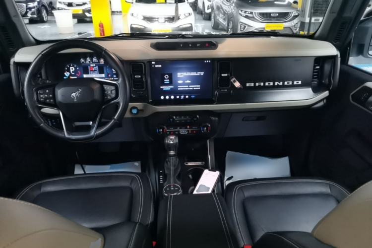 Used Ford Bronco 2024 2.3T Long Beach Center Console