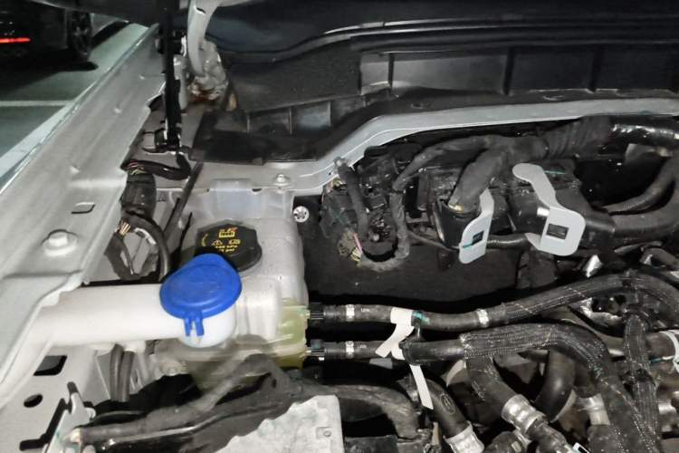 Used Ford Bronco 2024 2.3T Wilderness Engine Bay Right